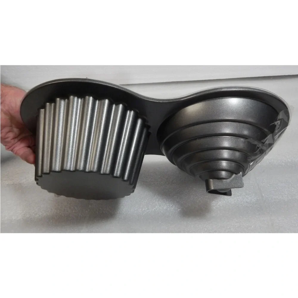 WILTON Large Cupcake Shape Cake Pan Double Nonstick Aluminum
